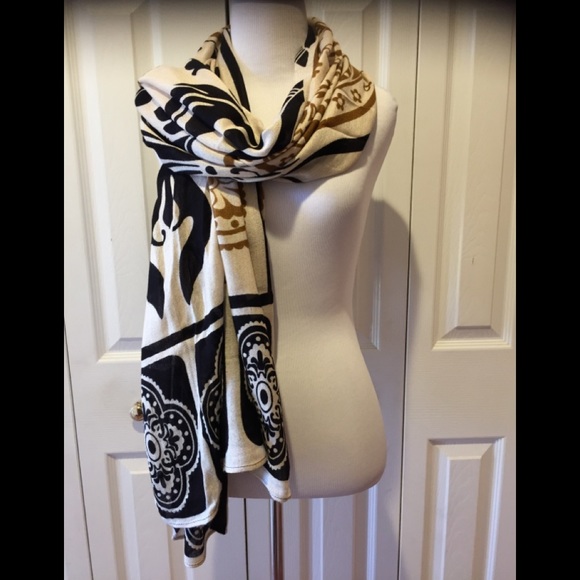 Fabulous and Versatile Soft Rayon Wrap/Scarf - Picture 4 of 6